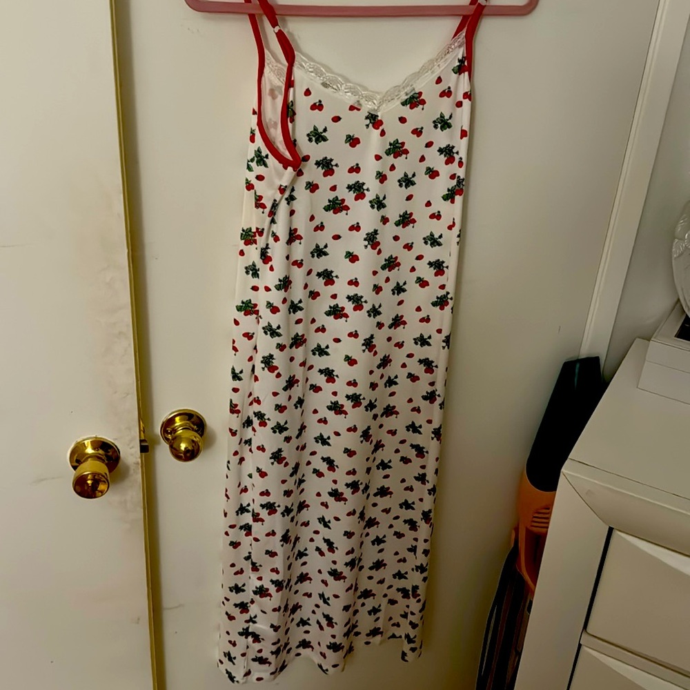 Brand new dress never worn. Really light and cute. Size 12/L.
